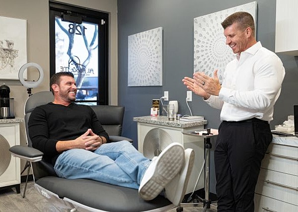 Consultation in a cosmetic treatment clinic.